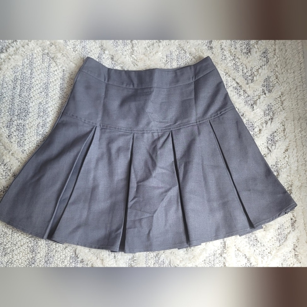 Gray pleated skirt